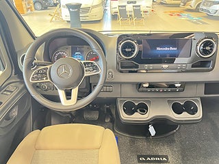 Husbil-halvintegrerad Adria CORAL SUPREME MB 670 DC 23 av 23