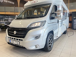 Husbil-halvintegrerad LMC T681 2 av 26