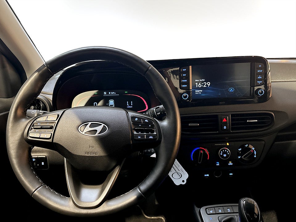 Bild på Hyundai i10 Essential 1.0 MPi 67hk AMT Aut B-KAMERA CARPLAY