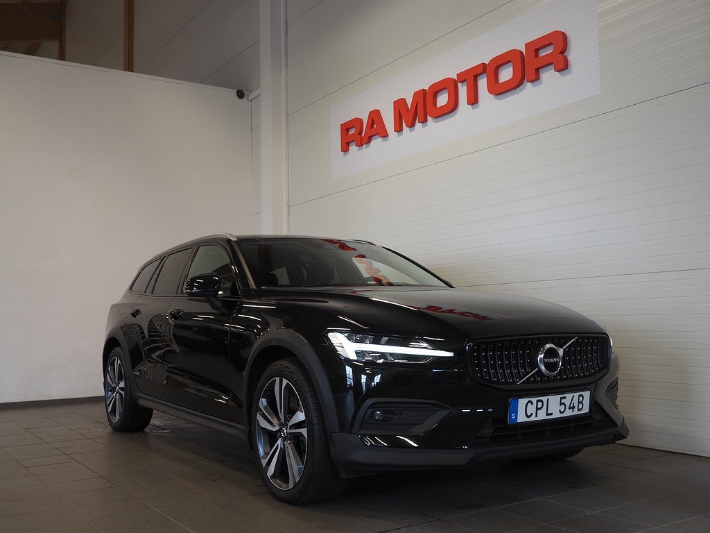 Volvo V60 Cross Country B4 AWD 197hk B-Kamera GPS VOC Drag 2022