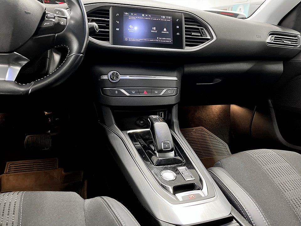Bild på Peugeot 308 5D Allure 1.2 PT 130hk Aut CARPLAY BACKSENSORER