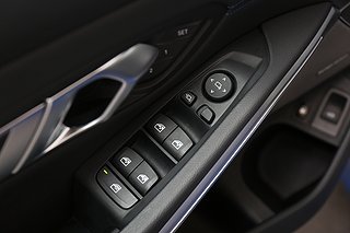 Sedan BMW 330e 15 av 32