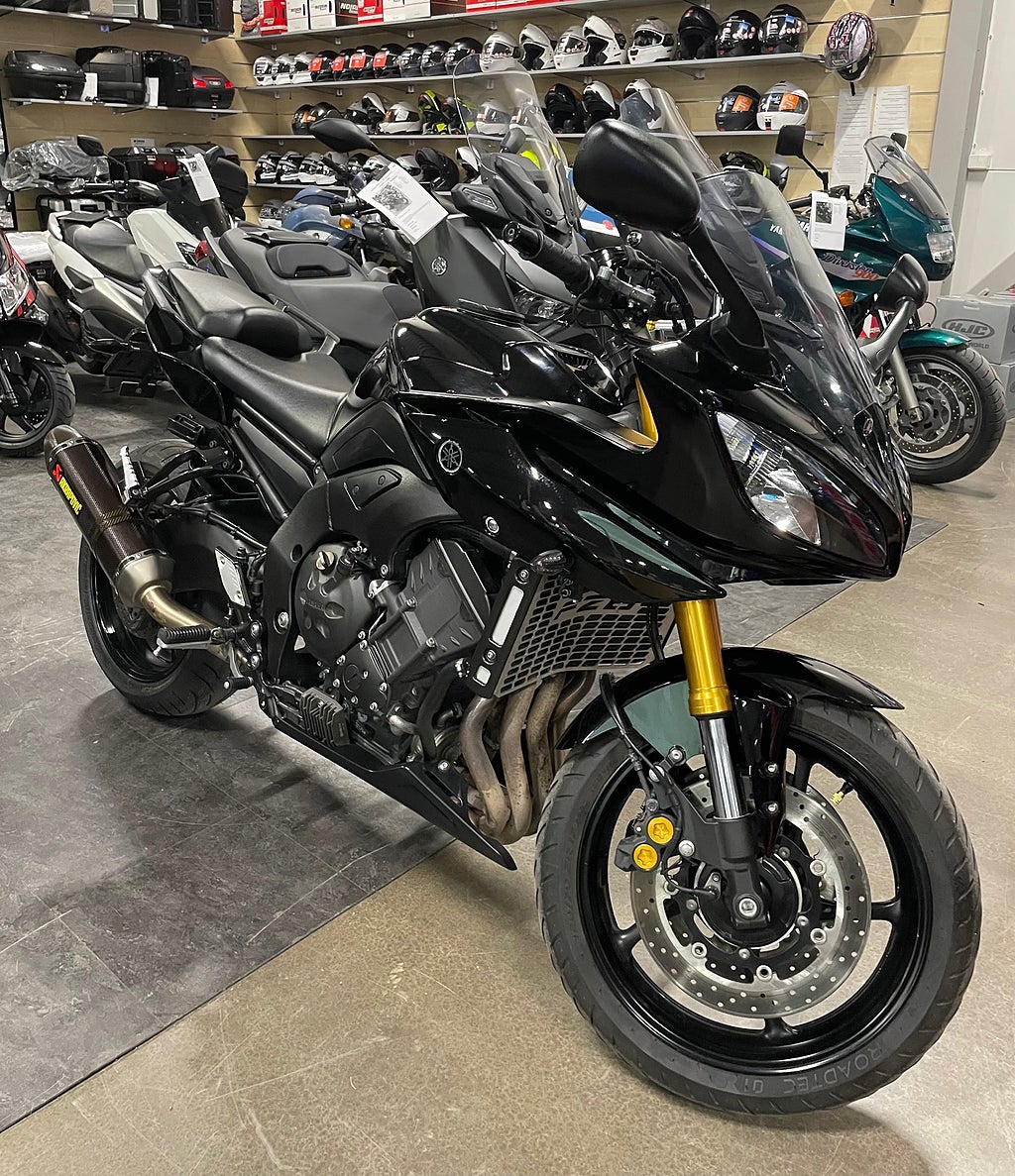 Yamaha FZ8-S ABS LÅG MIL ÖHLINS AKRAPOVIC VÄSKOR MM fz8 fz-8 fz 800