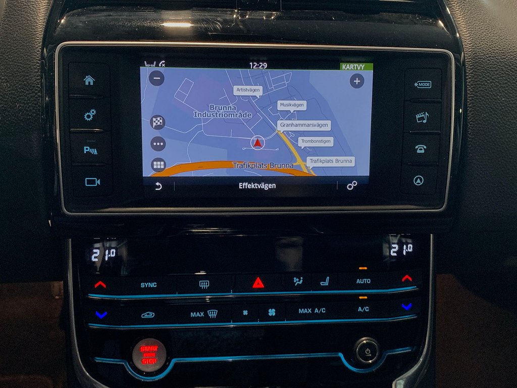 Jaguar XE 20d| PRESTIGE | Läder | Kamera | Drag 2017