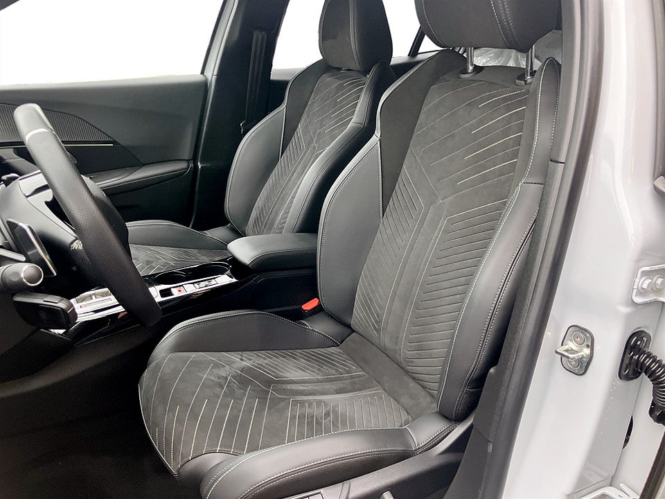 Bild på Peugeot 2008 GT 1.2 PT 130hk Aut B-KAMERA CARPLAY ELSTOL