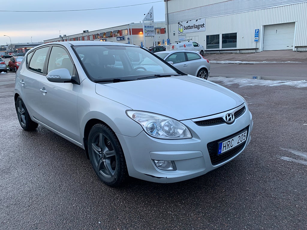 Hyundai i30 1.6 CRDi Euro 4 besiktad servad AC 