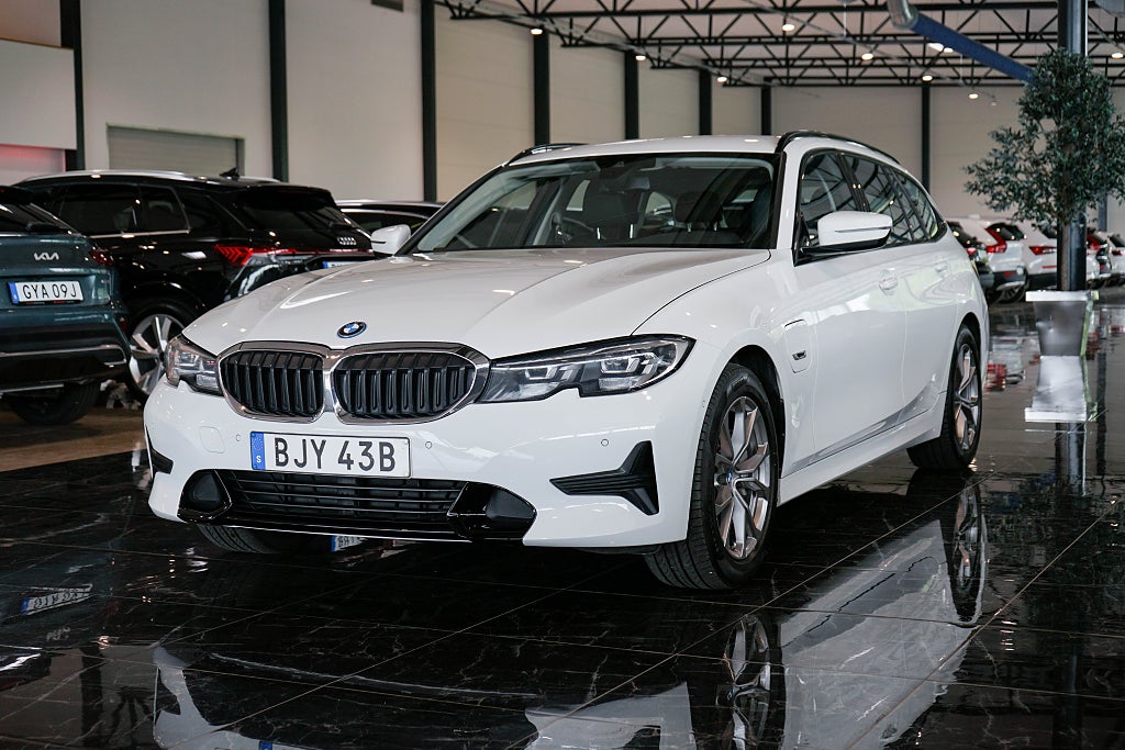 BMW 330e Touring Steptronic Sport line Drag Plug-In Hybrid Navi