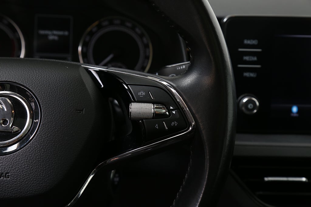 Skoda Kamiq 1,0 TSI Ambition 115hk Kamera Panorama Drag 2021