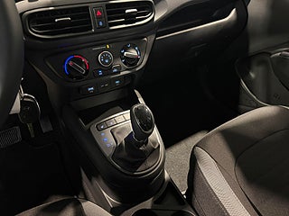 Halvkombi Hyundai i10 18 av 20