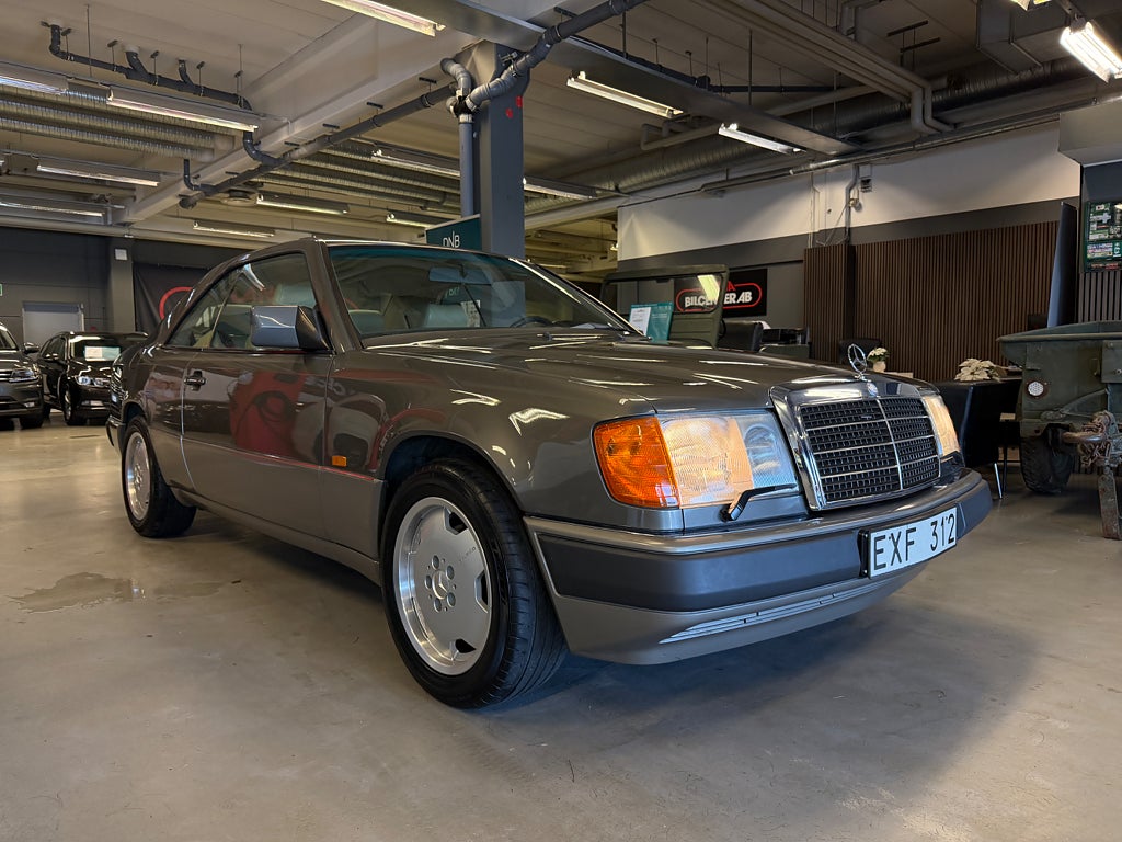 Mercedes-Benz 300 1990 - miniatyr 5