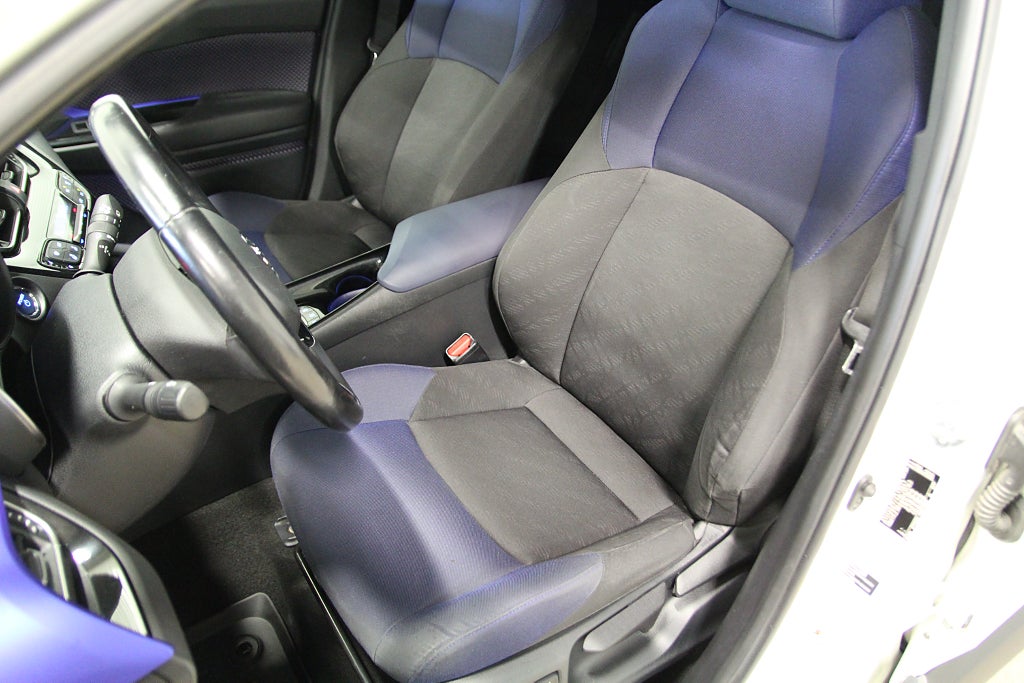 Toyota C-HR Hybrid CVT Nyservad hos Toyota