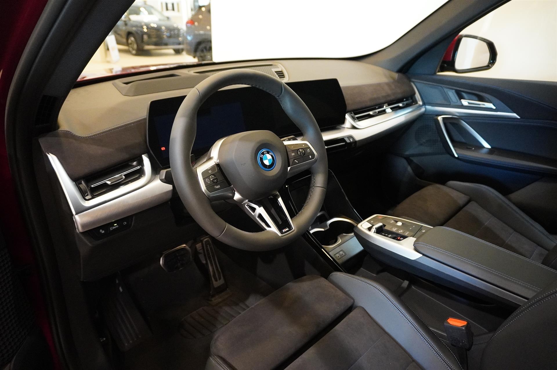 BMW iX1 2026, photo 2/42