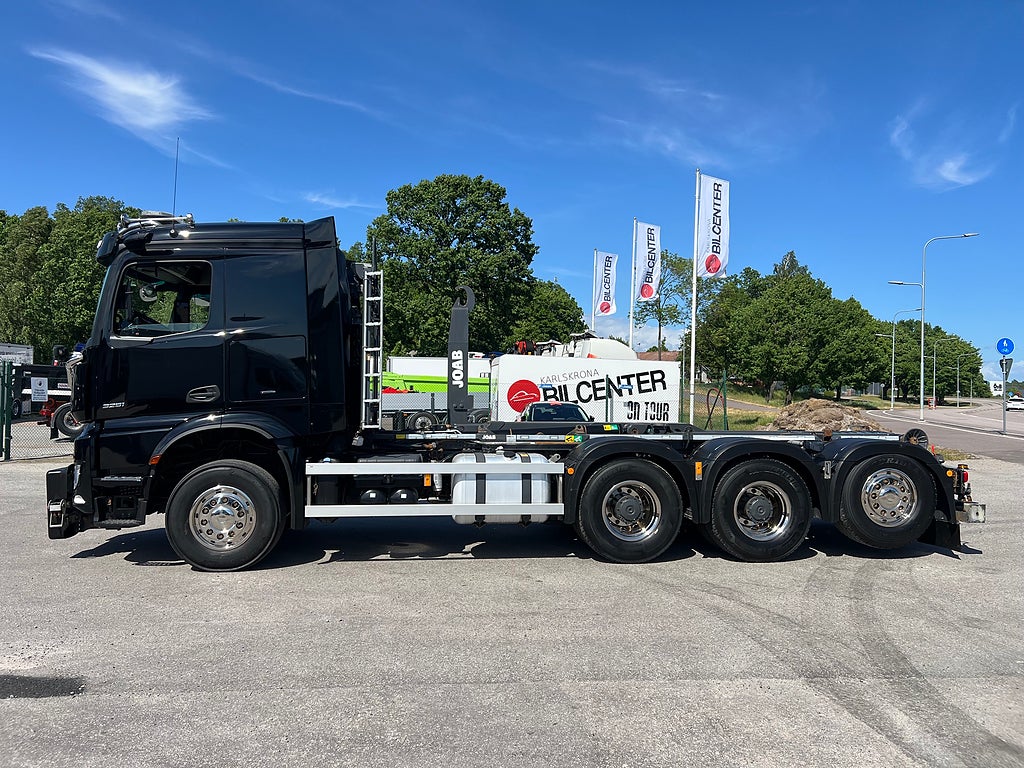 Mercedes-Benz Arocs 3251 Tridem Lastväxlare, Fullt Plogutrustad