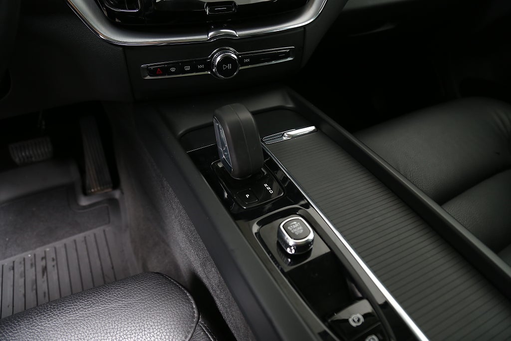 Volvo XC60 Recharge T6 340hk Inscription Exp AWD Pano Läder Drag