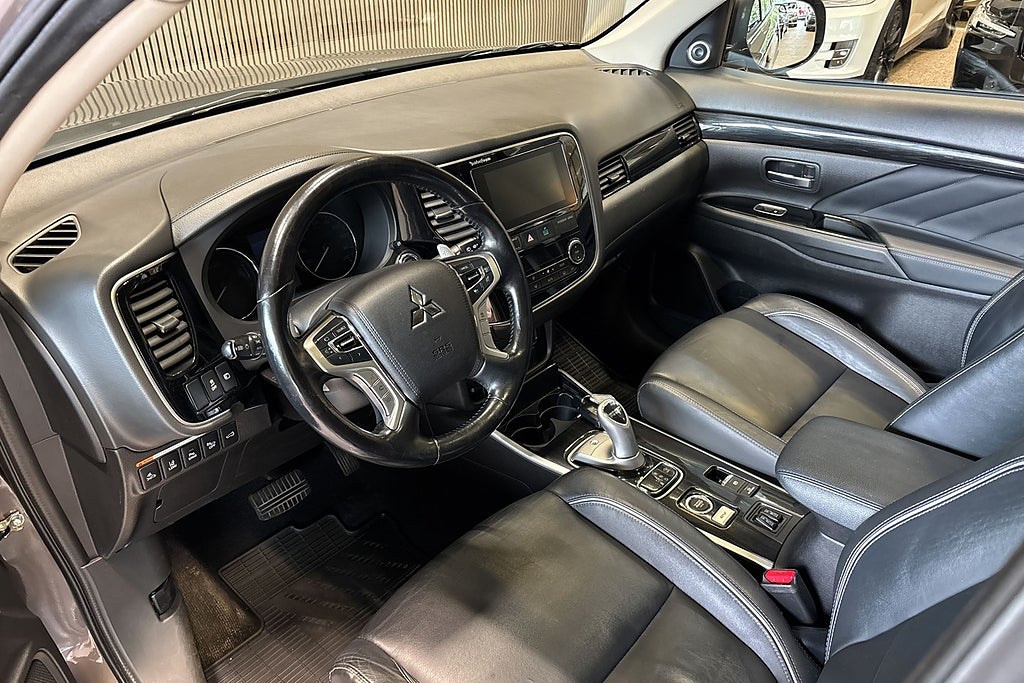 Mitsubishi Outlander PHEV CVT Business