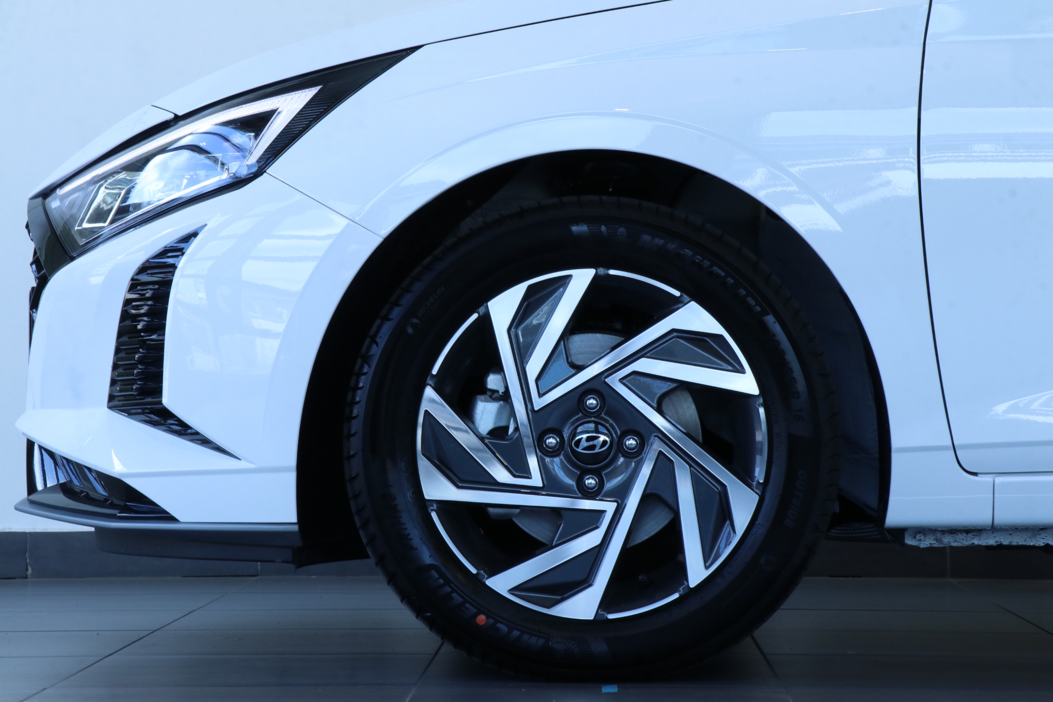 Hyundai i20 1.0 T-GDI DCT 90hk Advanced 2026, bild 2/42