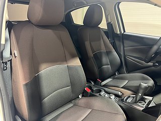 Halvkombi Mazda 2 7 av 18