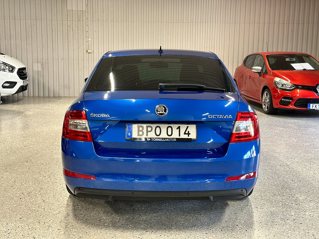 Skoda Octavia 1.6 TDI Ambition Euro 5 Kamrem Bytt Nya däck Ny bess