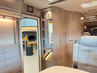 Husbil-integrerad Kabe IMPERIAL 810 LGB 17 av 32