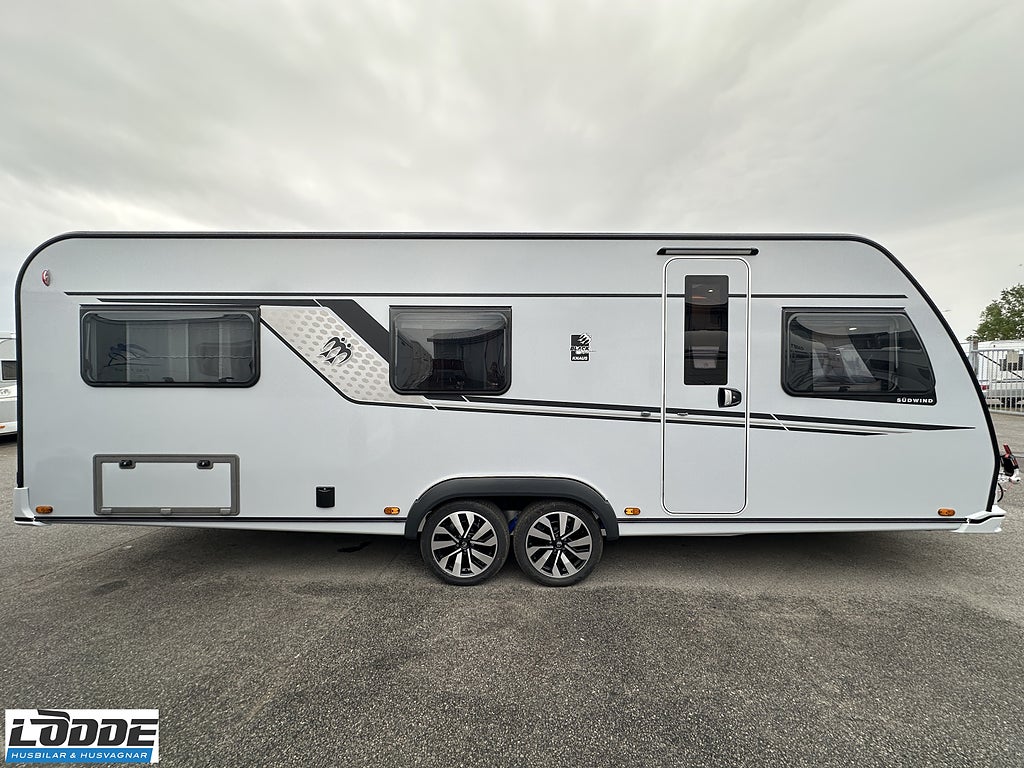 Knaus SÜDWIND BLACK SELECTION 650 UDF