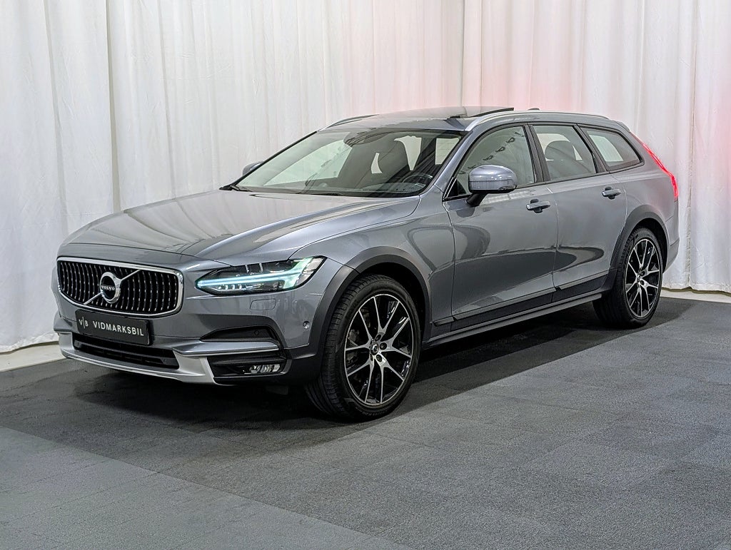 Volvo V90 Cross Country D5 AWD Inscription Pro|B&W|Pano|Skinn|GPS|HuD|Drag|