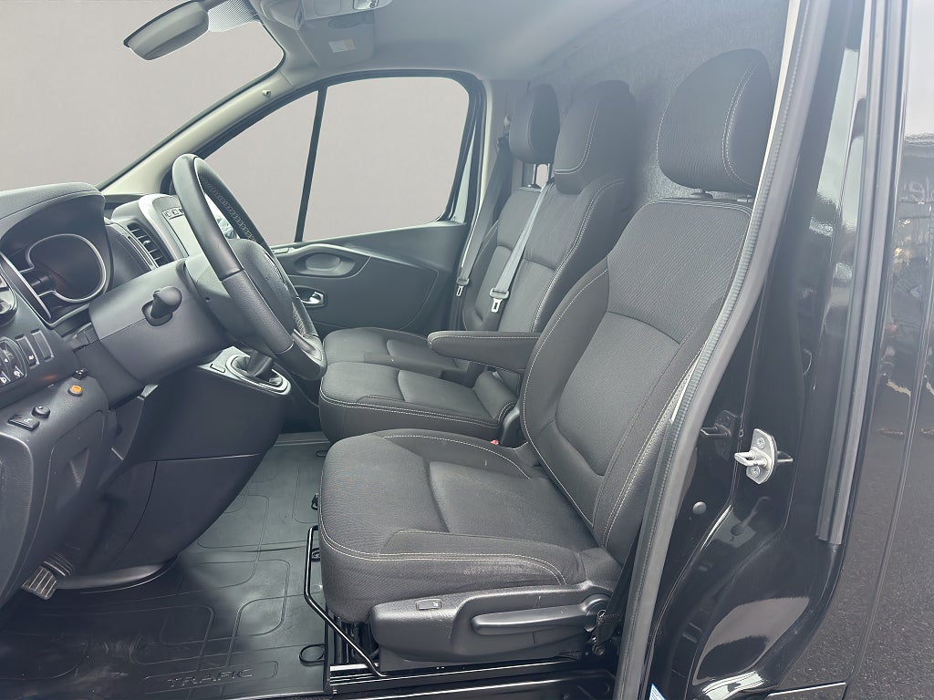 Renault trafic Skåpbil 3.0t 2.0 170hk dCi EDC  Racing Spirit - bild 12