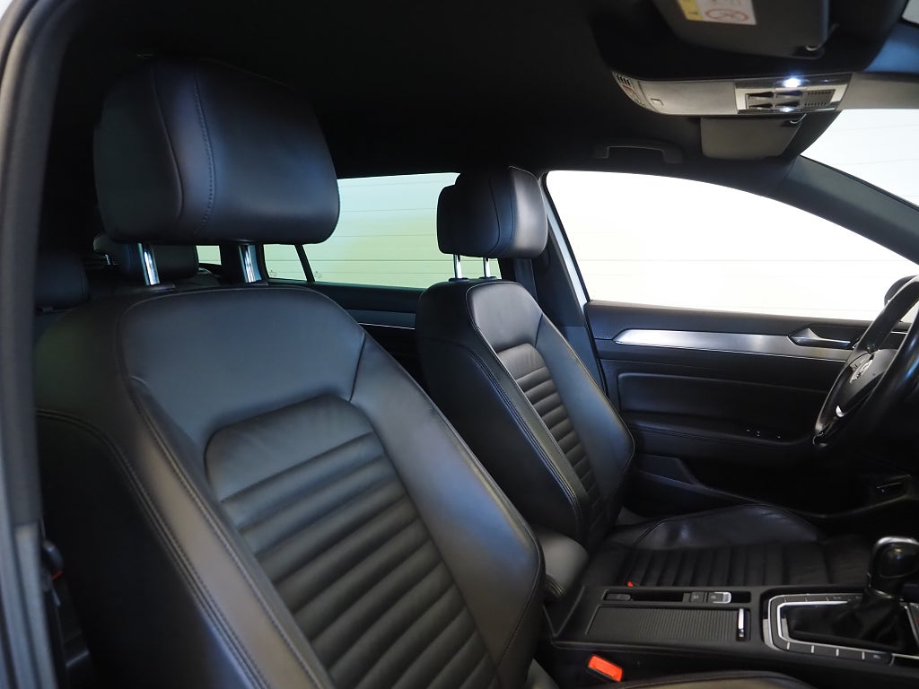 Volkswagen Passat SC 2.0 TDI 4Motion R-Line Cockpit Läder D-Värm Drag Nav