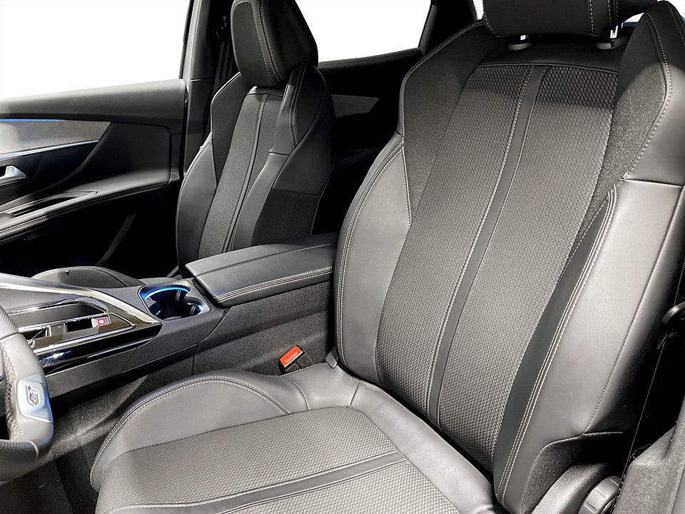 Bild på Peugeot 3008 GT 1.2 PT 130hk Aut B-KAMERA CARPLAY