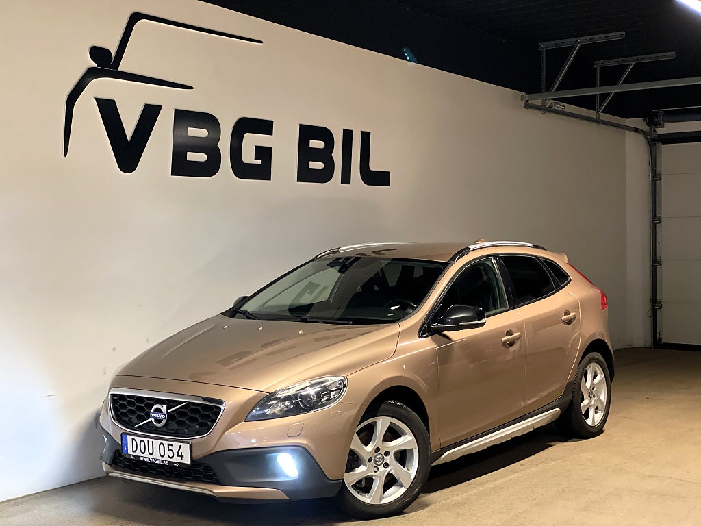 Volvo V40 Cross Country D3 Momentum Business Navi Helskinn Värmare VOC