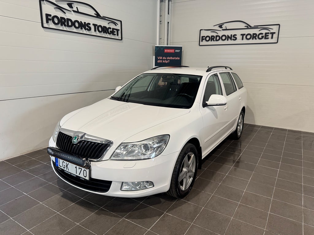 Skoda Octavia Kombi 1.6 TDI 4x4 Elegance Värmare|P-Sensor|Ledramp|