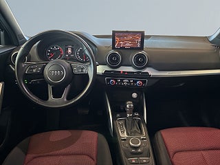 Audi Q2 40 TFSI quattro S S&V/Värmare/Navi/Kamera/Keyless/Drag – bild 8