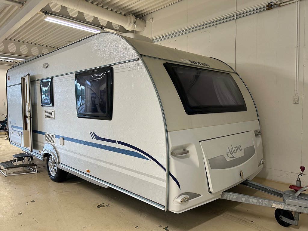 Adria Adora 563 PK Barnkammarvagn