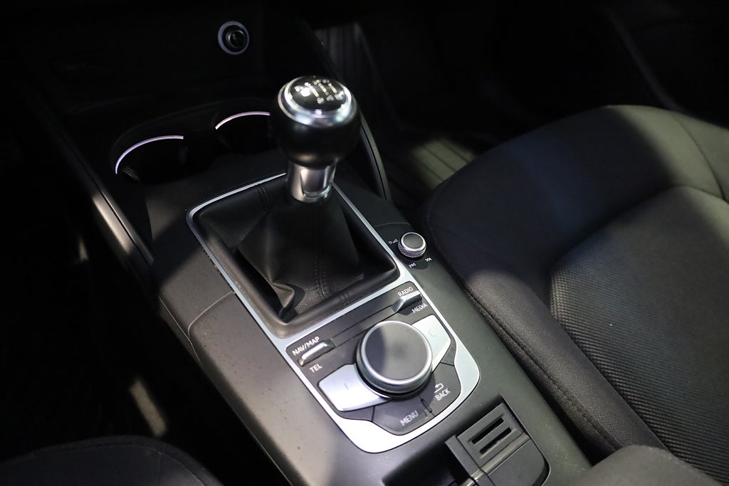 Audi A3 116hk Sportback 1.0 TFSI Comfort Drag PDC Blåtand