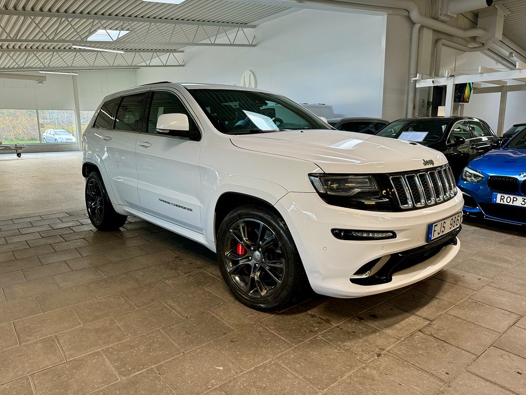 Jeep Grand Cherokee SRT 6.4 V8 4WD 468hk EU6 Drag Panorama