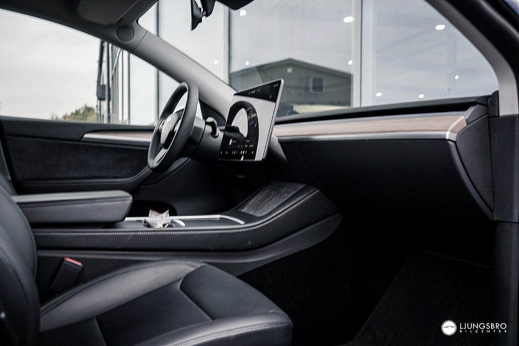 Tesla Model Y 2024 - miniatyr 12