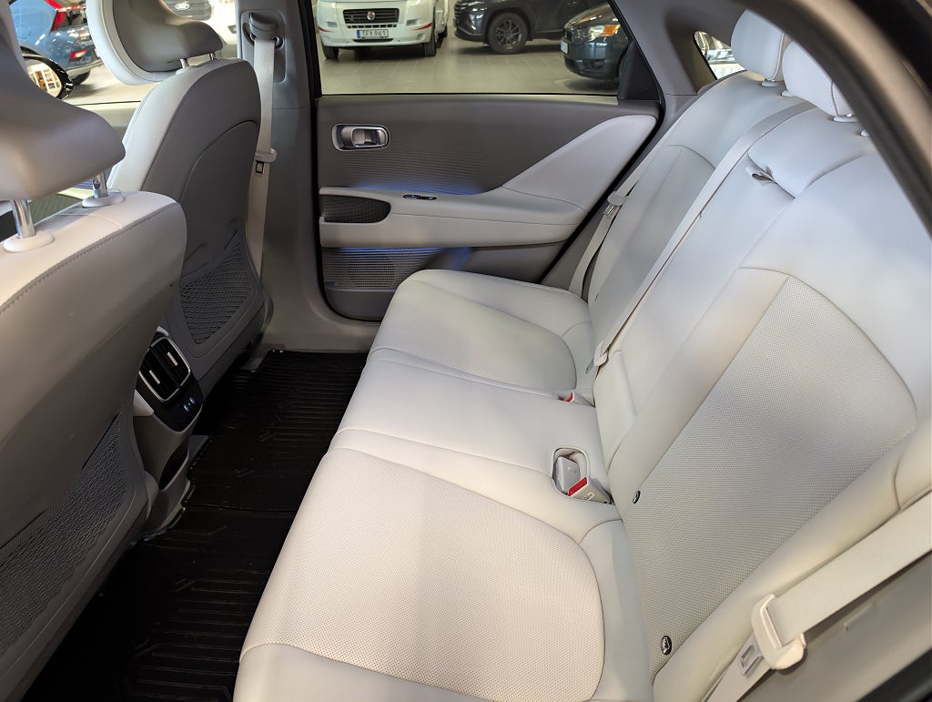 Hyundai IONIQ 6 RWD 77.4 kWh Advanced Drag/Panorama/V-hjul thumbnail