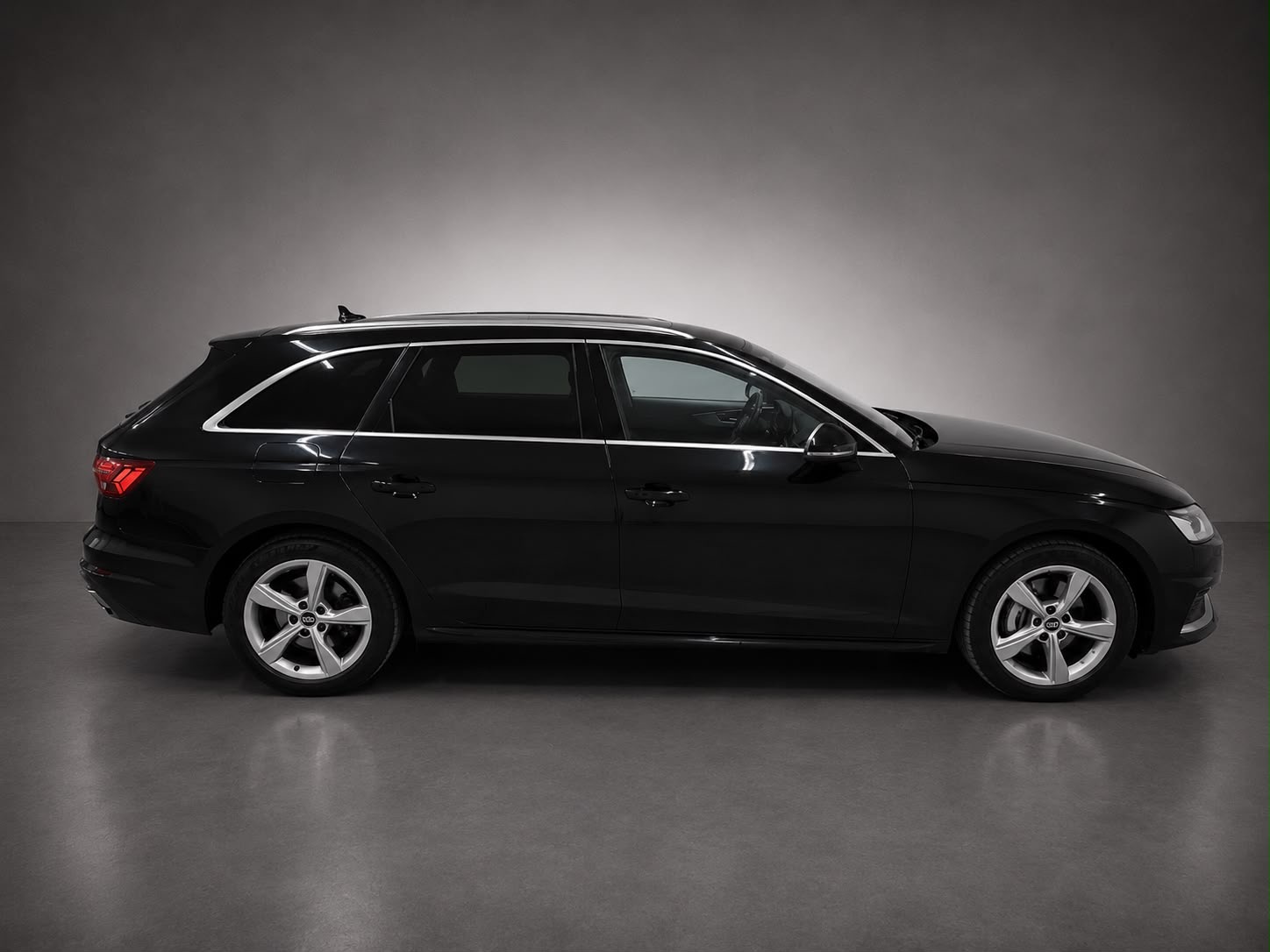 Audi A4 2022, bild 2/51