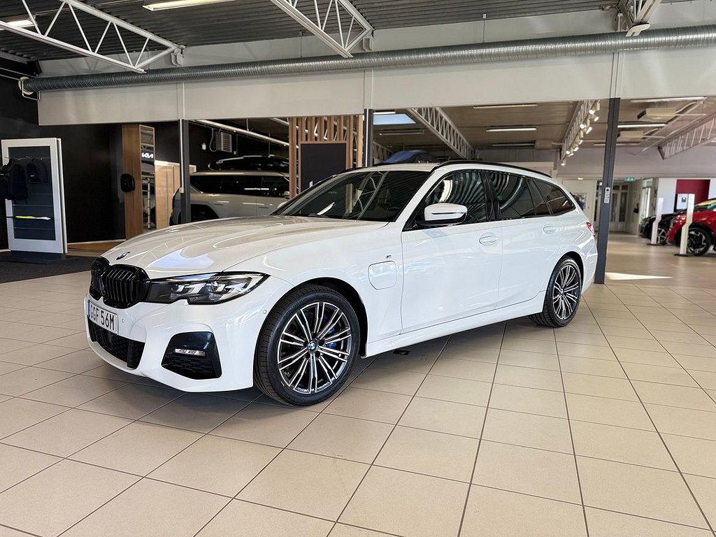 BMW 330e Touring M-SPORT / HiFi / DRAG / KEYLESS / NAVI / SHADOWLINE / MO