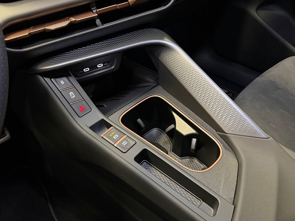 Cupra Terramar e-Hybrid 204 HK DRAG ada-fart B- kamera Värmare Carplay bild 22