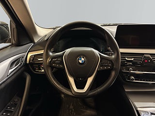 BMW 520d xDrive 190hk MOMS Dvärme HiFi Bkamera Rattvärme Navigation S&V