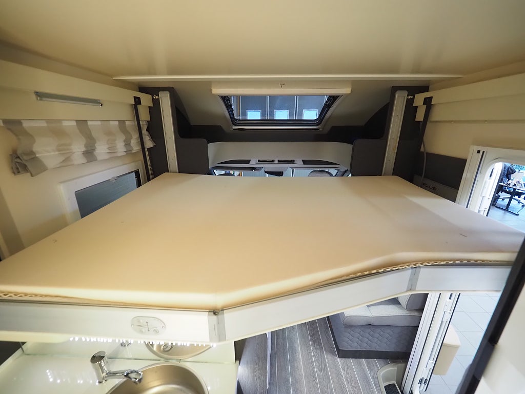 Ci Magis 65 XT Plus 160hk Queenbädd Markis Taksäng 3500kg AUT 2021