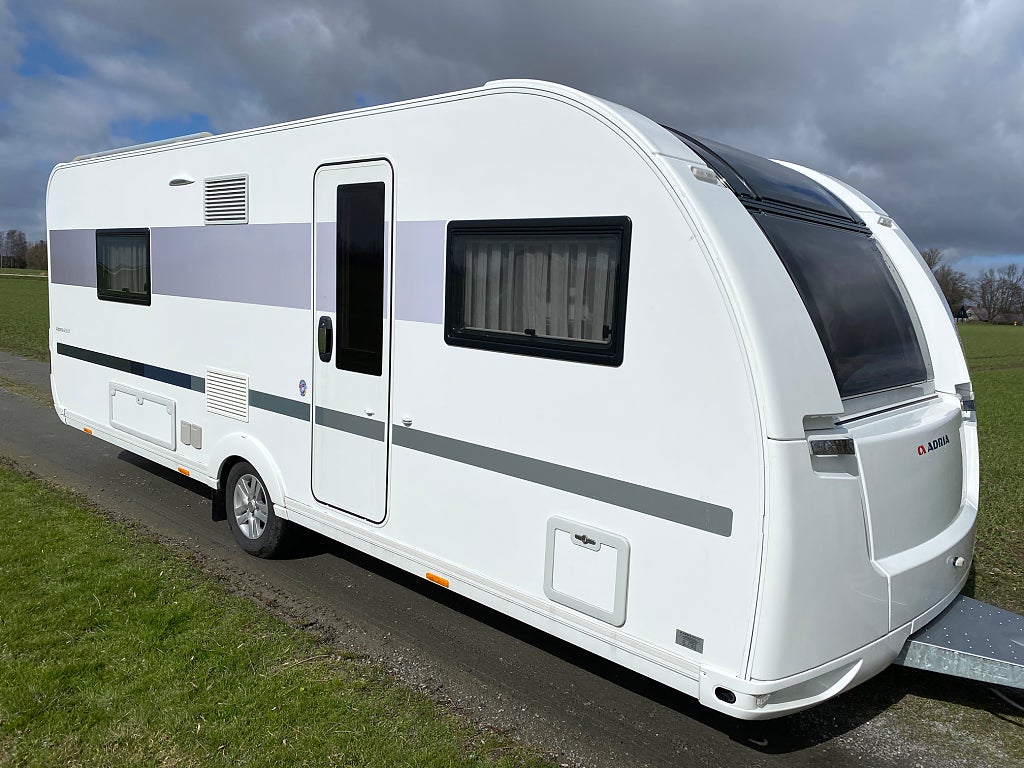 Adria Alpina 613 UT Alde/ AC/ Ugn/ Förtält/ Långbäddar/ Toalett bak