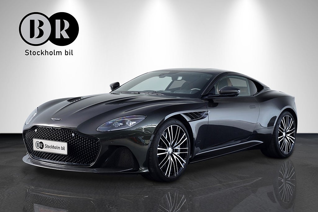 Aston Martin DBS 2022