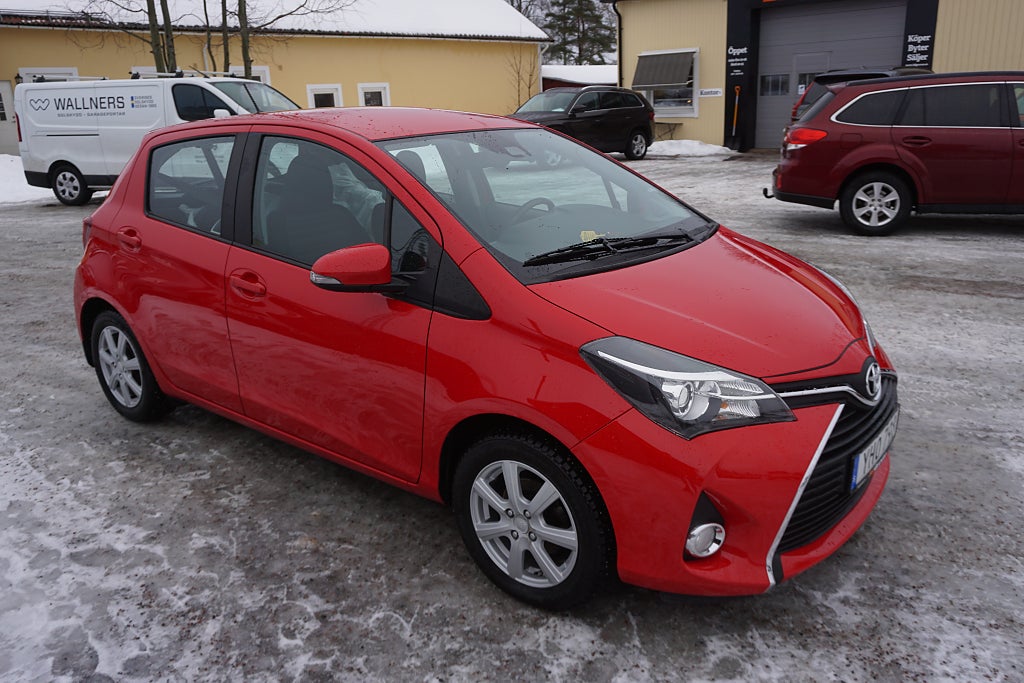 Toyota Yaris 5-dörrar 1.33 Dual VVT-i Active 7100mil Drag