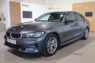Sedan BMW 330e 1 av 25