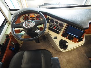 Husbil-halvintegrerad Concorde Charisma 890 LS 21 av 23
