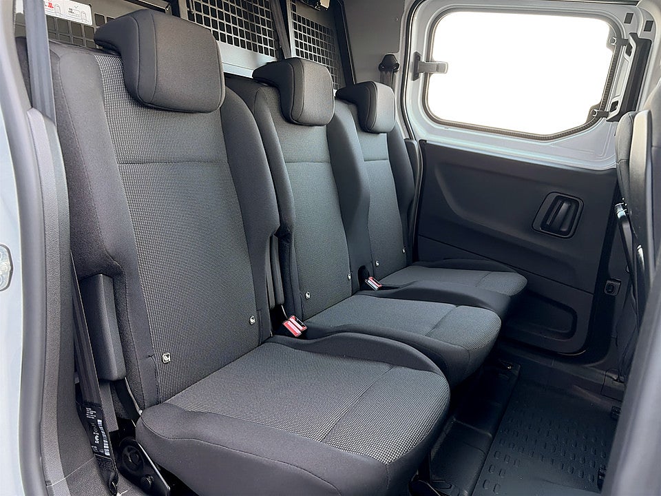 Bild på Peugeot Partner Crew Cab130hk AT8 - EDITION! SERVICE & V-HJUL INGÅR!