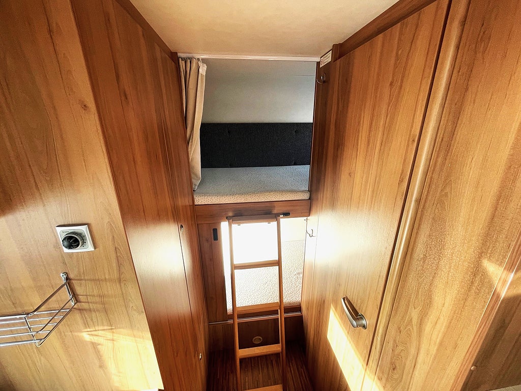 Bürstner Nexxo Family A645 våningssäng 6 åkande 3500 kg