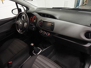 Halvkombi Toyota Yaris 8 av 19