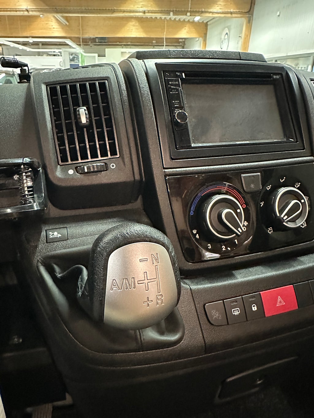 Rapido 7065 F Automat Alde taksäng Låga sängar toa bak thumbnail